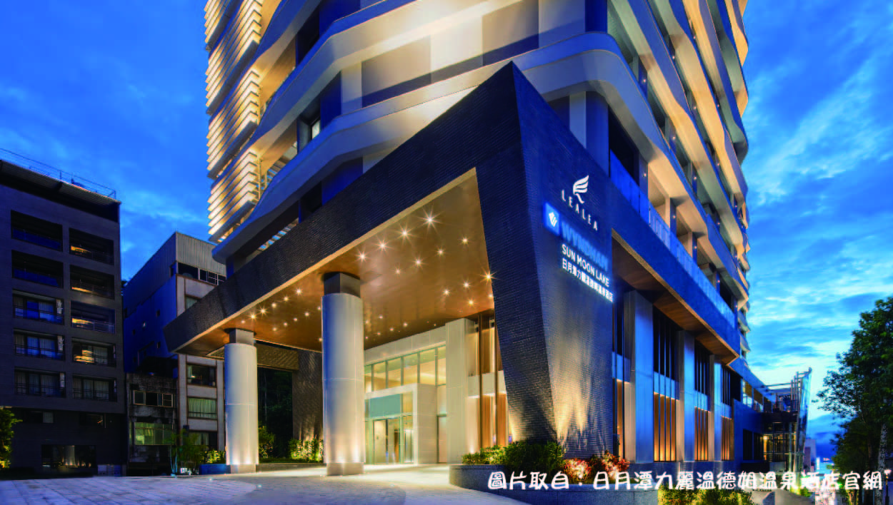 (內頁)壓字 酒店正門入口 夜 scaled.jpg 的副本