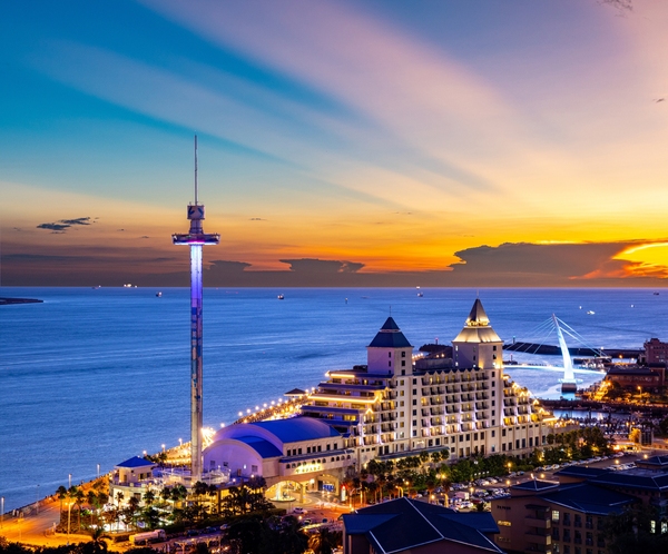 淡水福容 外觀照彩霞雛天